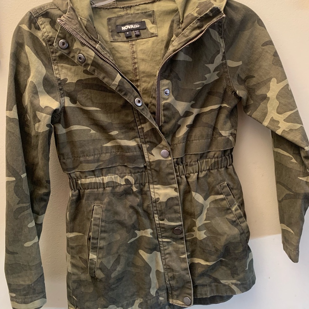 Fashion nova kids  Camo jacket size 8